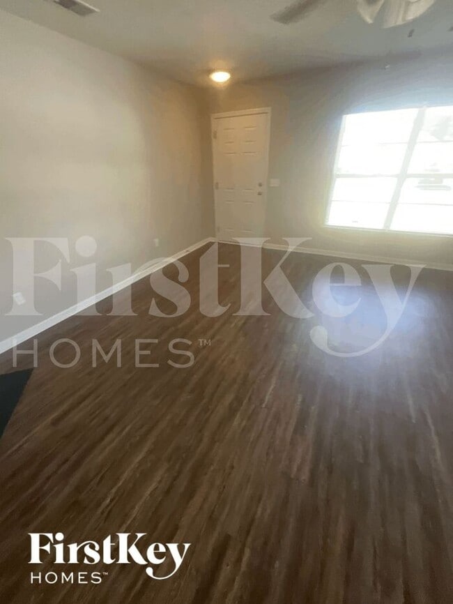 Photo - 1108 Deerberry Rd