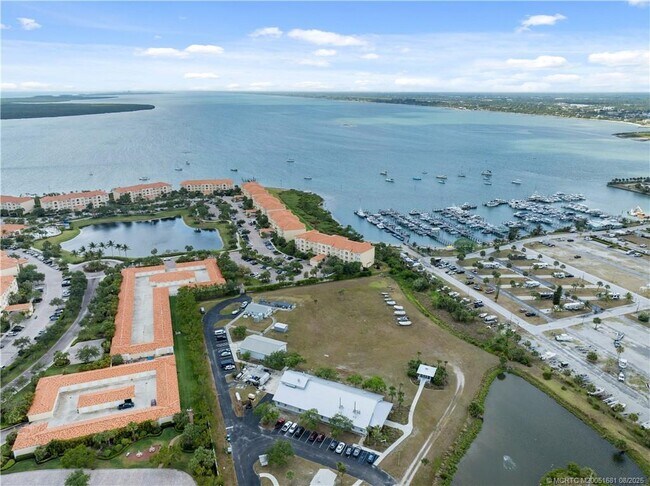 Photo - 34 Harbour Isle Dr W Unit 303