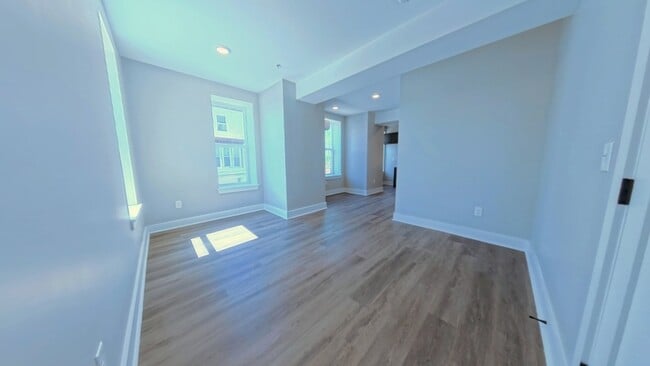 Photo - 22 N King St