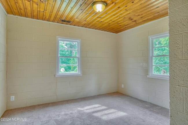 Photo - 705 Riggs Rd