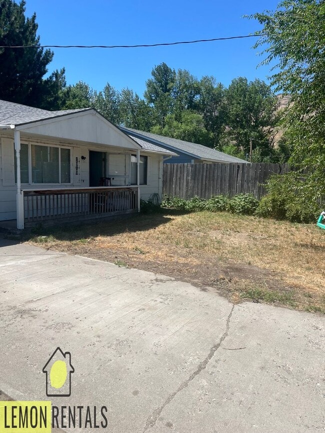 Photo - 3 bedroom house in Oroville $950.00 per month