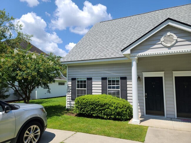 Photo - Freshly renovated and low maintenance