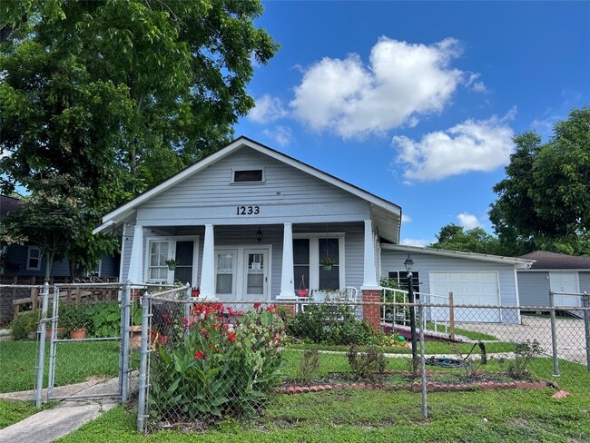 Building Photo - 1233 Morris St
