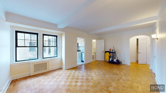 Building Photo - 95 Christopher St Unit 8C Rental