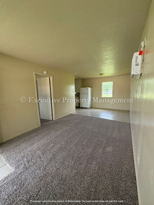 Photo - 410 Sunset Ln