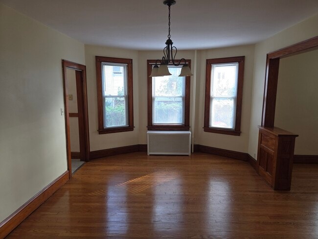 Building Photo - 178 Spring St Unit #1 FL Rental