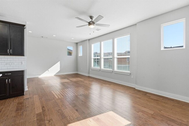 Photo - 1912 Dinsdale Ln