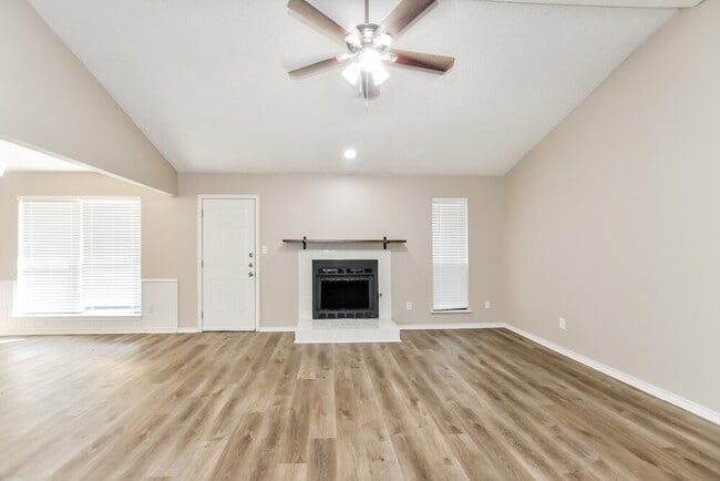 Photo - 308 Southlake Dr