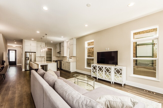 Photo - 933 Pullman Pl