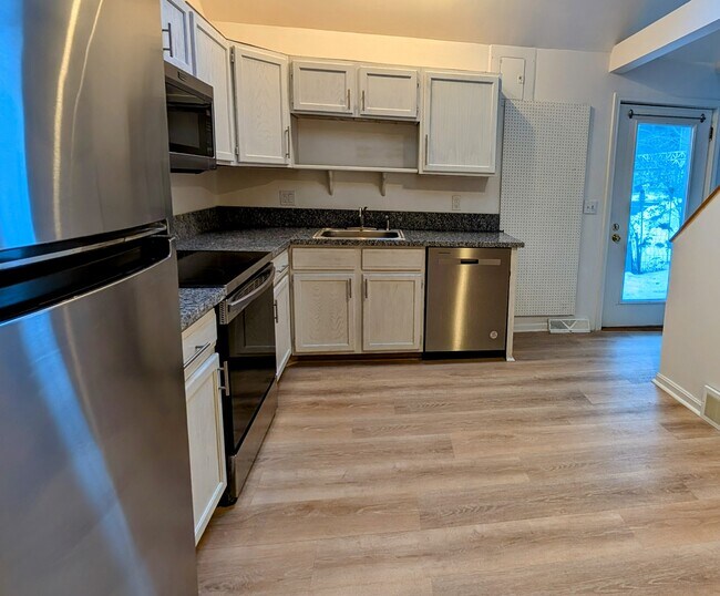 Photo - 301 Riverdale Dr