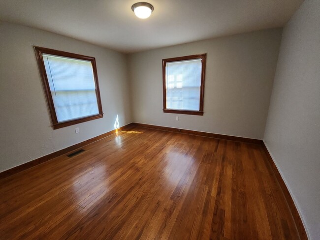 Photo - 18 Montclair Dr