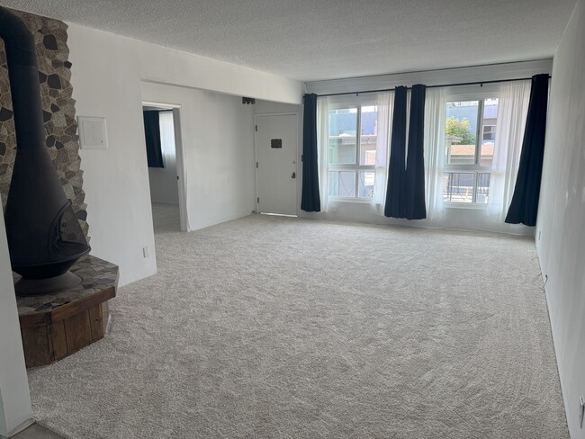 Building Photo - 1017 2nd St Unit 302 Rental