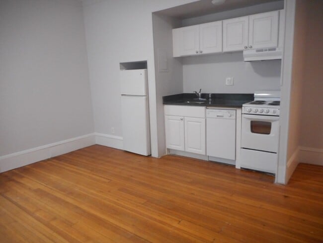 Building Photo - 553 Brookline Ave Unit 1 Rental