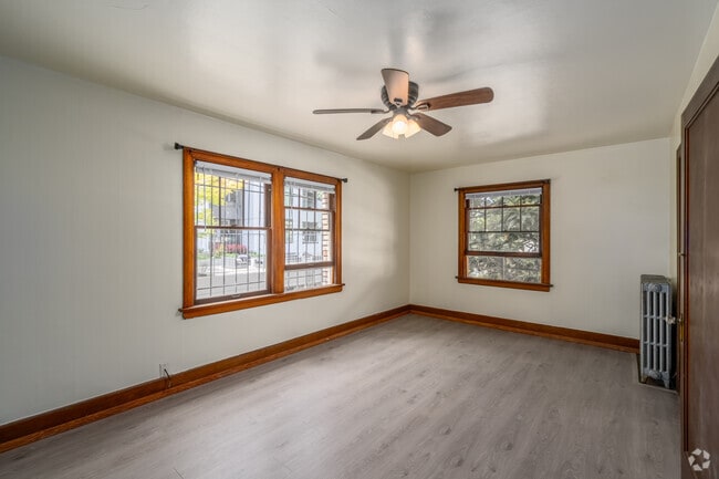 1BR, 1BA - 600SF - Living Room