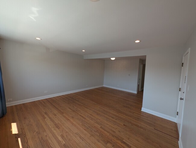 Photo - 9216 Seymour Ave