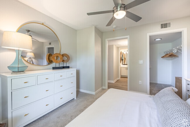 1BR, 1BA - 675SF - Bedroom