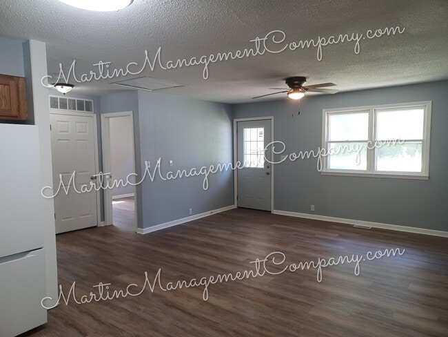 Photo - 109 E Clay St