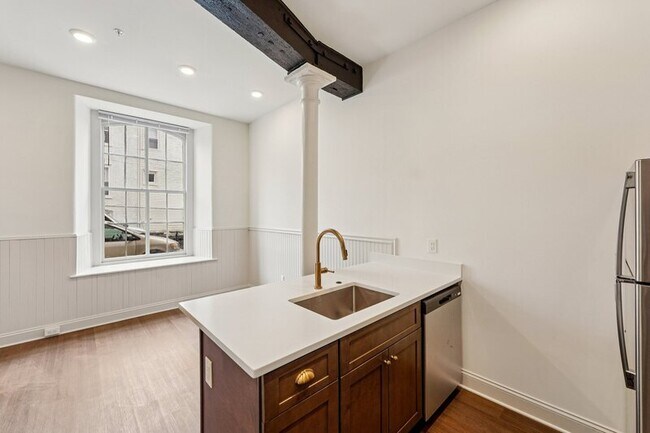 Photo - 401 Martin St