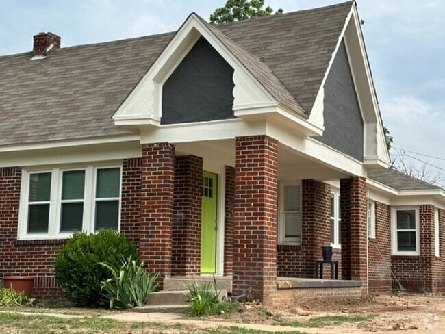 Building Photo - Historic Charm Rental