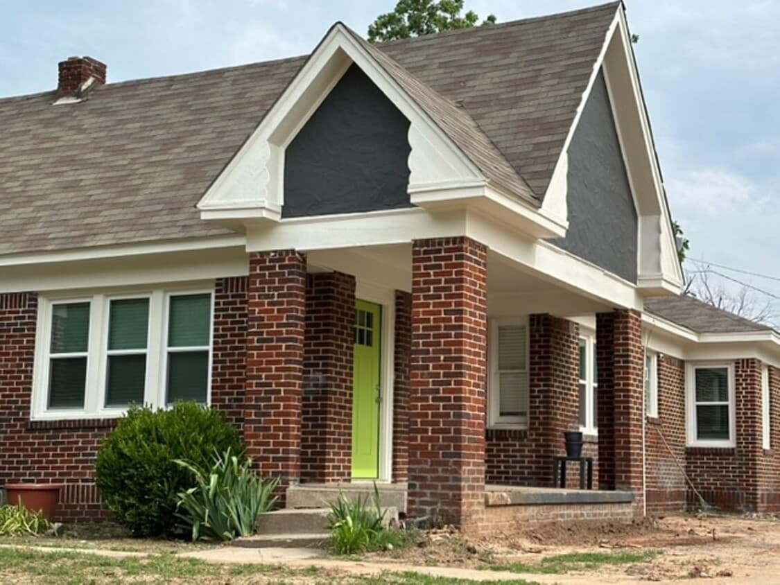 Historic Charm - Historic Charm