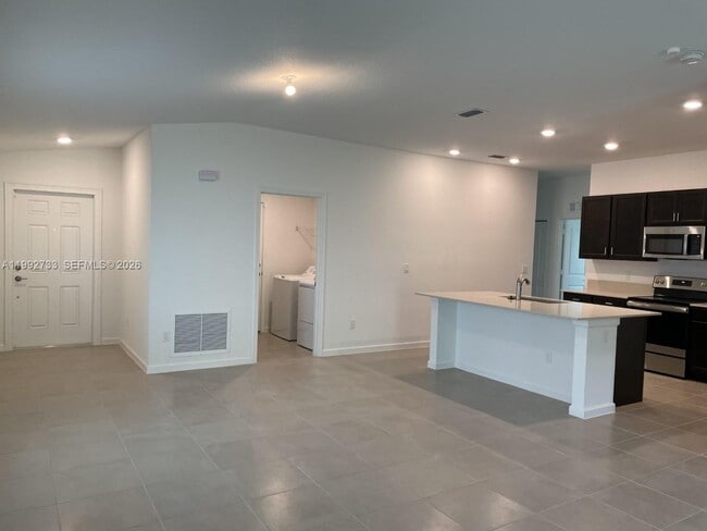 Photo - 4244 Thurso Wy