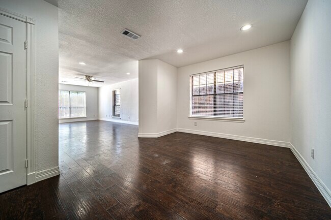 Dining Area - 2411 Knight St