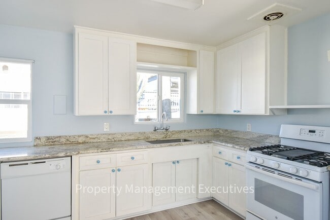 Photo - 2 Bedroom, 1 Bath Duplex Unit near Beach