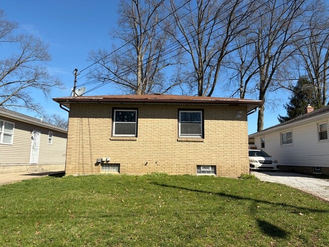 Building Photo - 805-807 Georgia Ave Akron OH 44306 MFH2 .T2 Unit 807 Georgia Akron, OH 44306