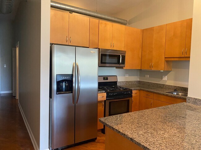 Photo - 3125 W Fullerton Ave Unit 305
