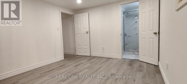 Photo - 9 Lisburn Crescent