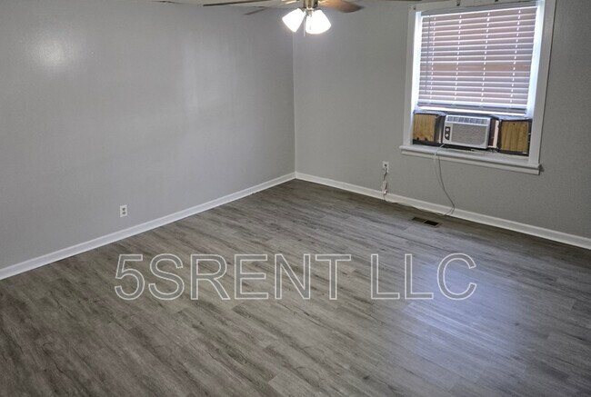 236 S Mary Ellen St Unidad A