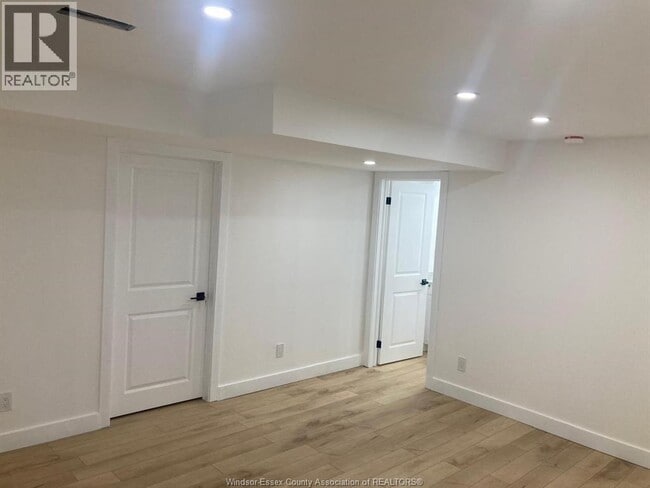 Photo - 631 Holburn St