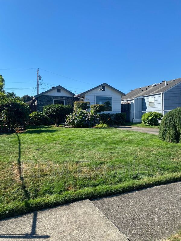 Photo - 824 6th St SE