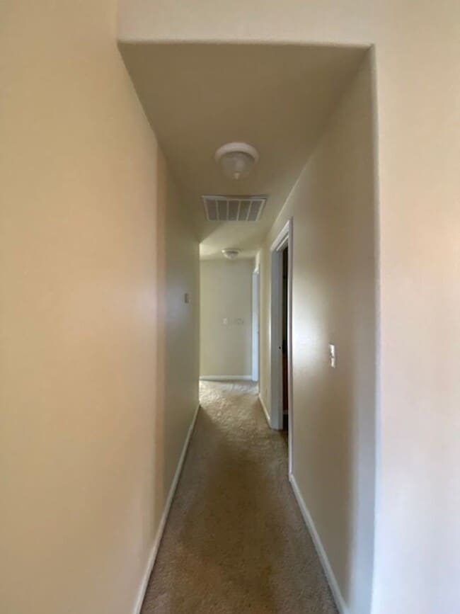 Photo - 3 Bedroom on Dead End Street!!