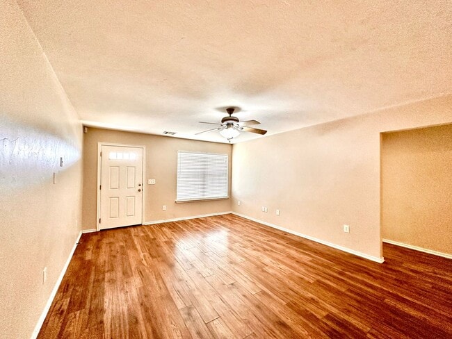 Photo - Newer 3 Bedroom off I-240