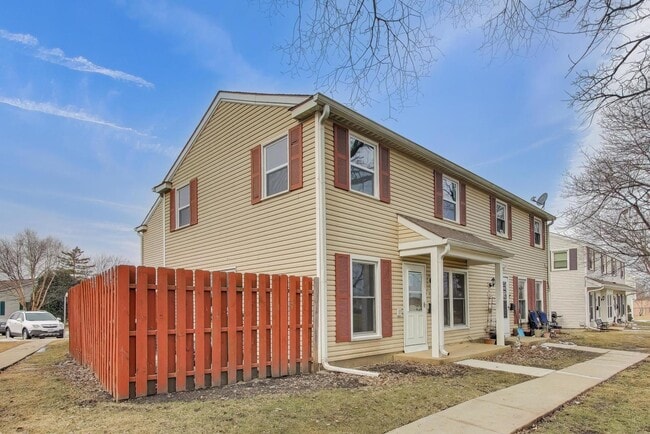 Building Photo - 1834 Jamestown Cir