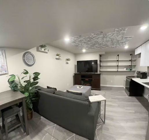 Building Photo - 9342 Salida St Unit Basement Apartment