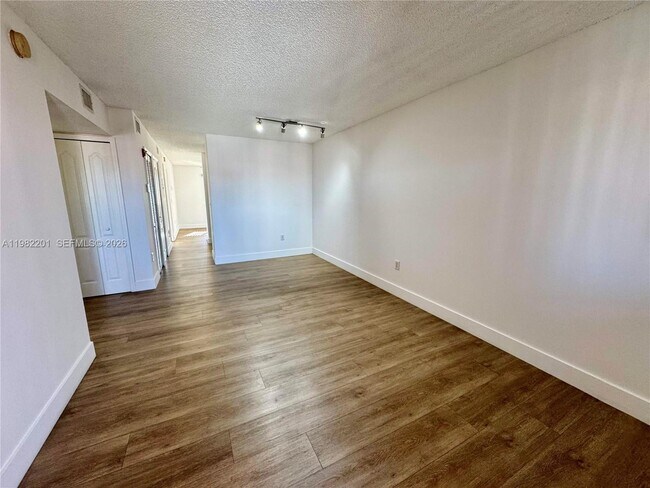 Photo - 4681 NW 9th St Unidad 211