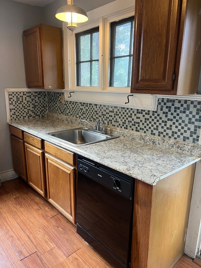 Building Photo - 919 E King St Unit Apt 2