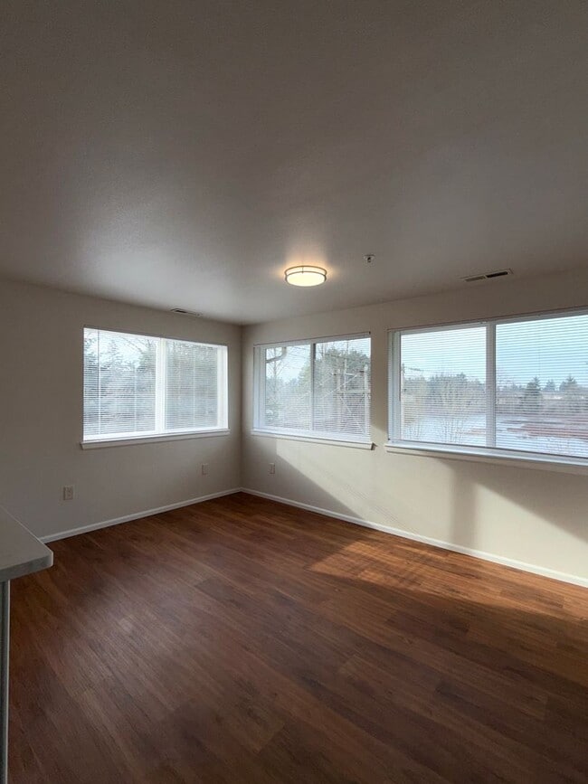 Photo - Lakeshore Apartments