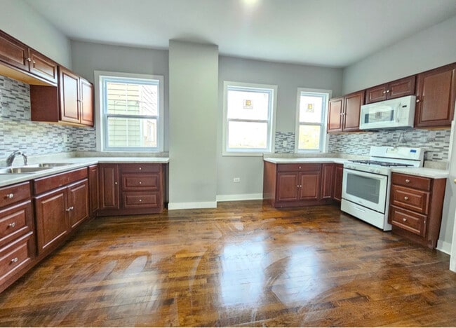 121 N Menard Ave Unit 2
