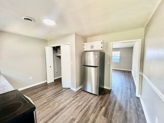 Photo - 706 Roberta Drive