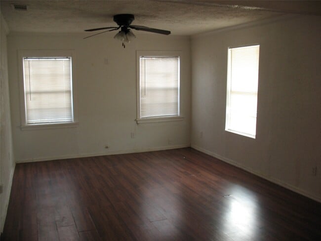 Photo - 2610 Scott St