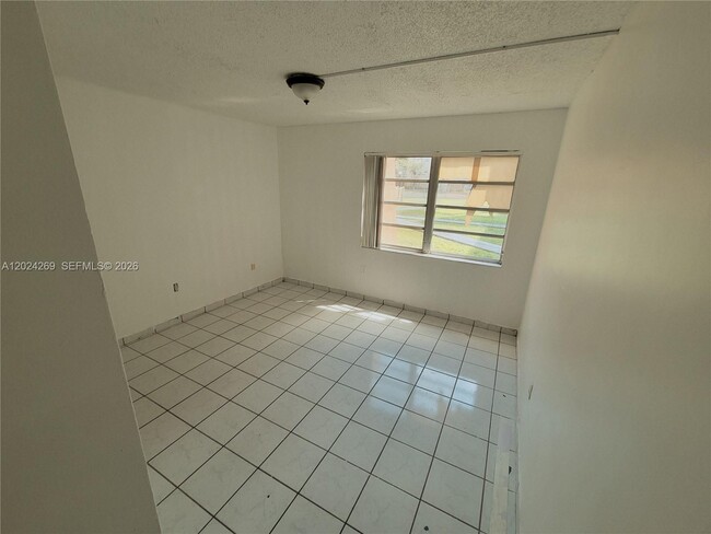 Photo - 13701 Kendale Lakes Cir Unit B-112