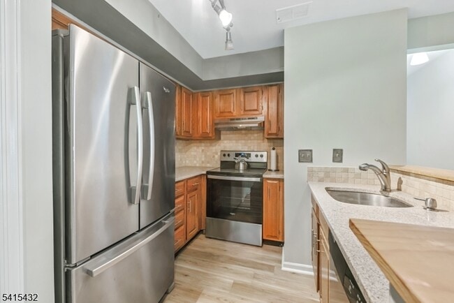 Photo - 83 Mayfield Rd Unit 83