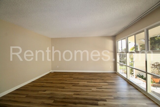 Photo - 2029 Goshawk St