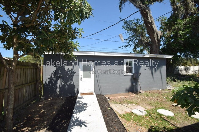 Building Photo - 527 Garden Dr N Unit 2