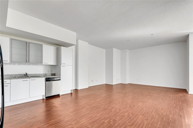 Building Photo - 1350 NW 8th Ct Unit B2-4
