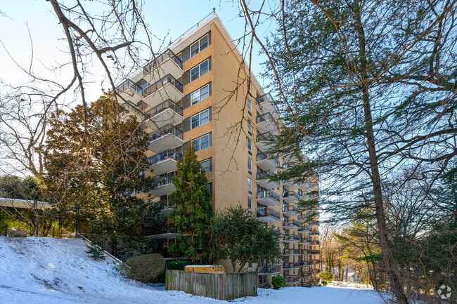 2030 N Adams St - Circle Condominiums