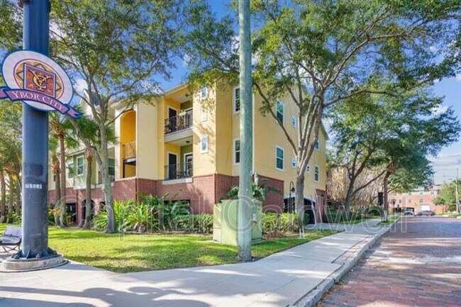 Building Photo - 2010 E Palm Ave Unit Y15206